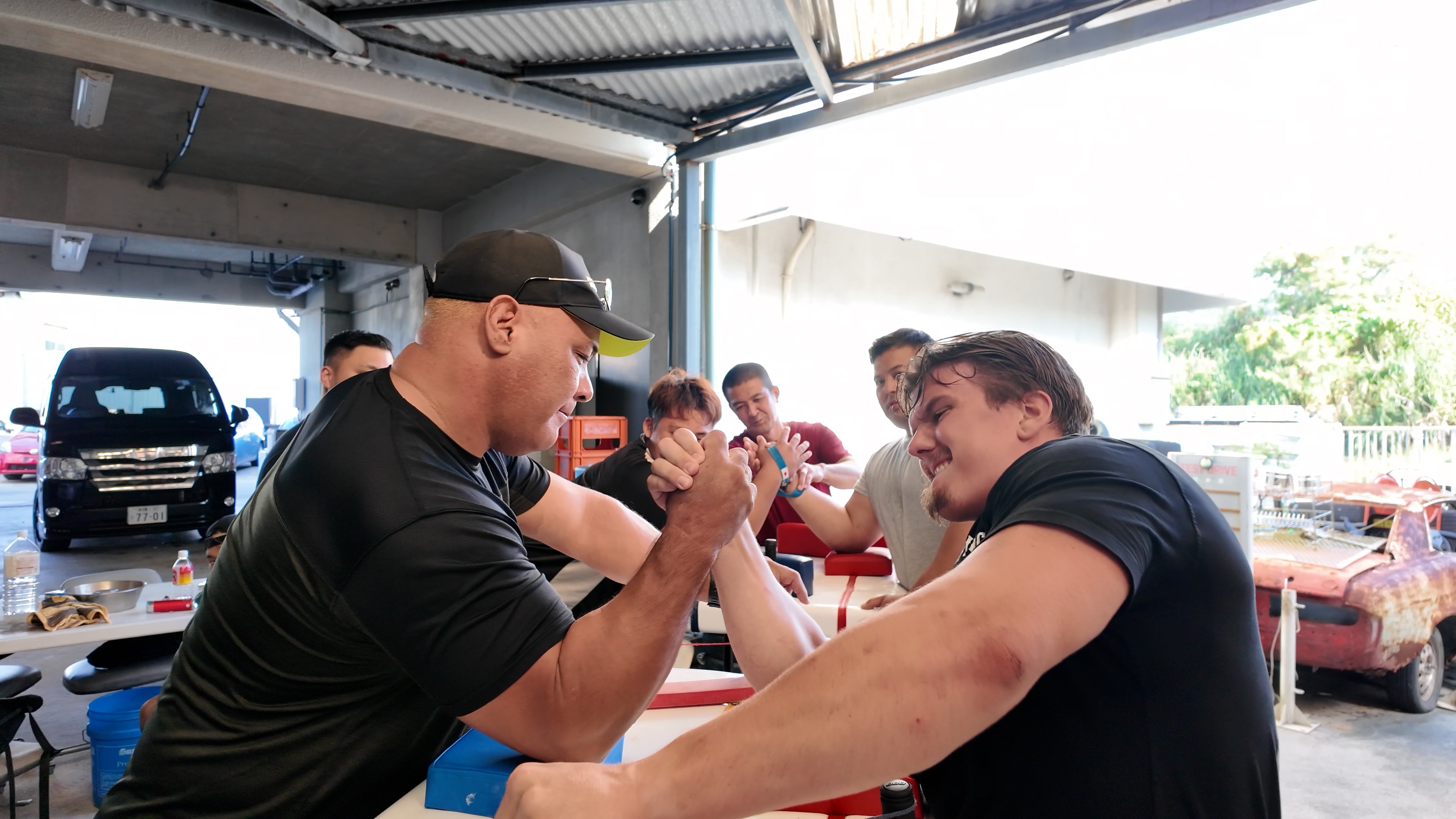 Armwrestling in Japan,  trying to toproll